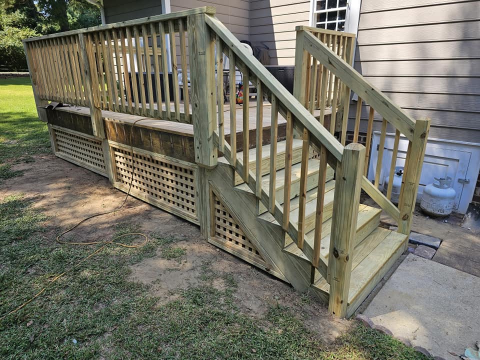 Profile view of New deck with step and lattice